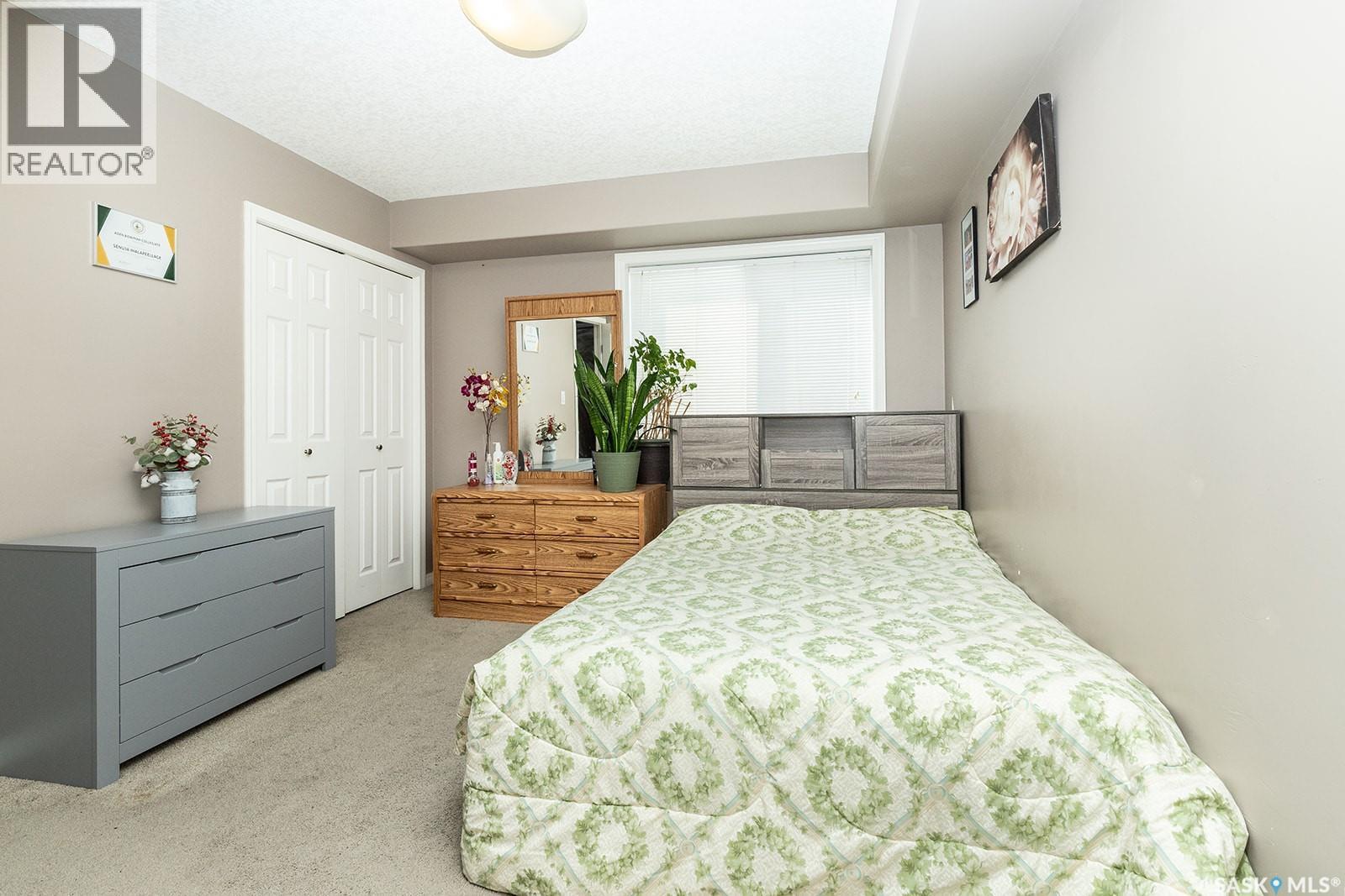 118 125 Willis Crescent, Saskatoon, SK - Indoor Photo Showing Bedroom