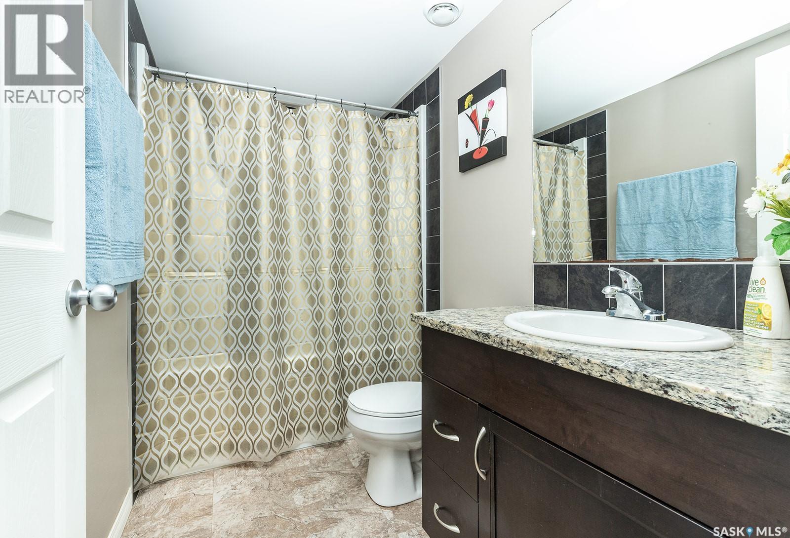 118 125 Willis Crescent, Saskatoon, SK - Indoor Photo Showing Bathroom