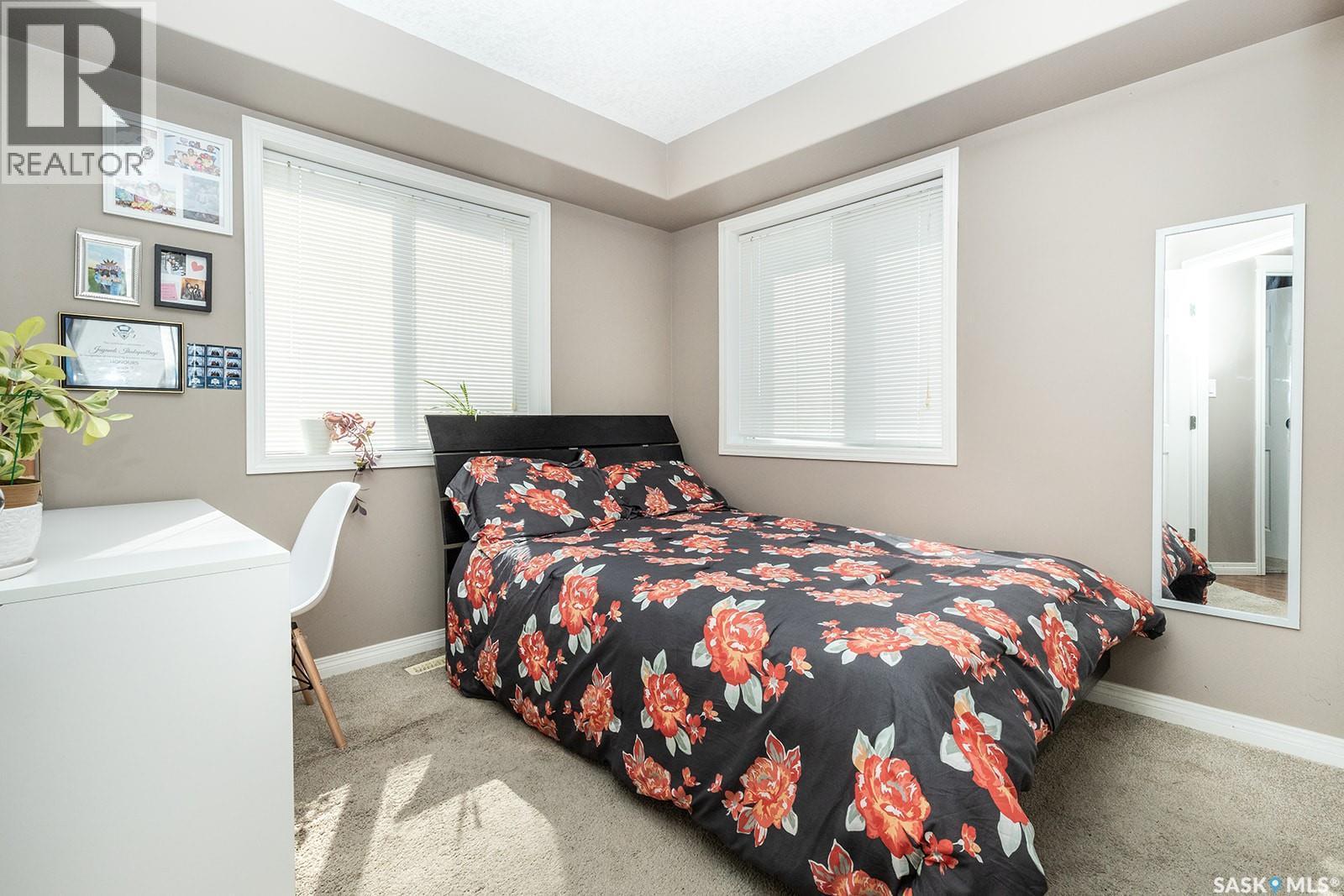 118 125 Willis Crescent, Saskatoon, SK - Indoor Photo Showing Bedroom