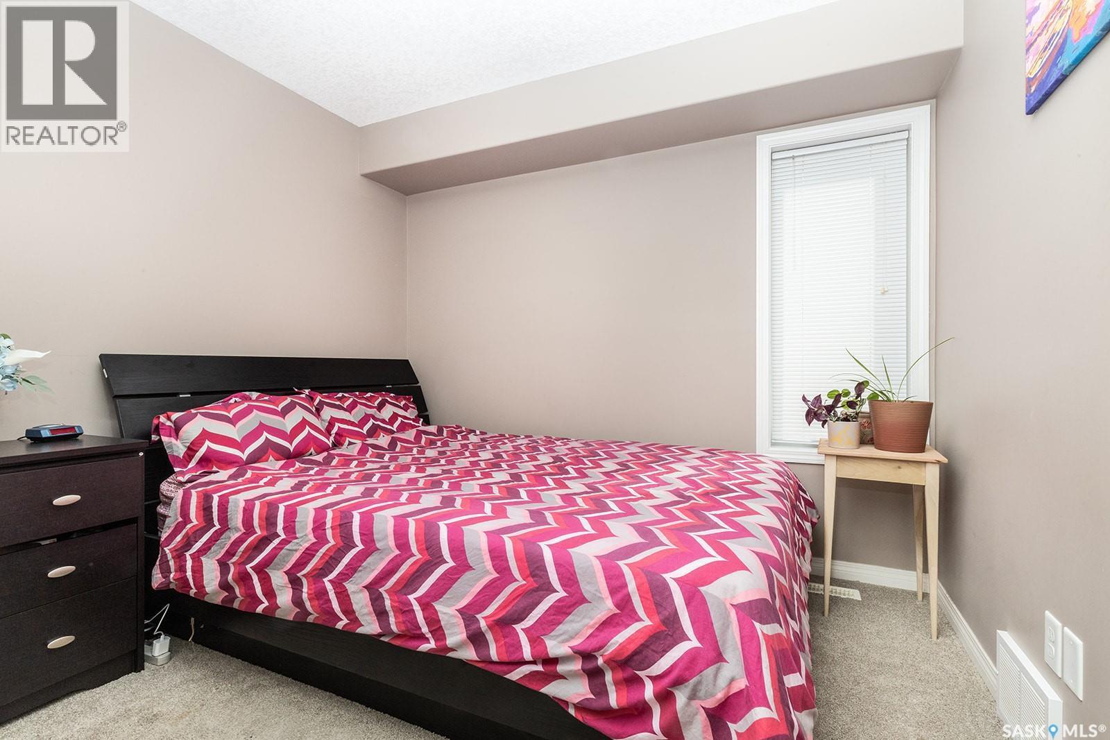 118 125 Willis Crescent, Saskatoon, SK - Indoor Photo Showing Bedroom