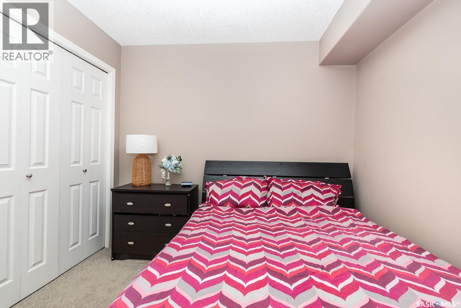 118 125 Willis Crescent, Saskatoon, SK - Indoor Photo Showing Bedroom