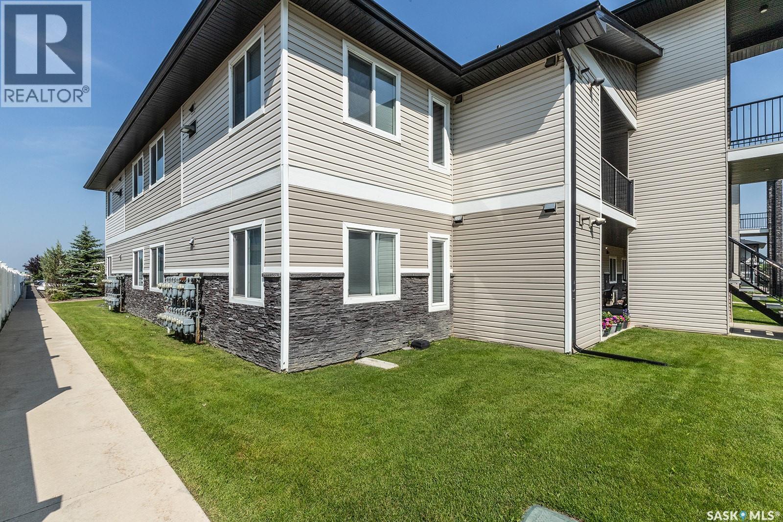 118 125 Willis Crescent, Saskatoon, SK - Outdoor