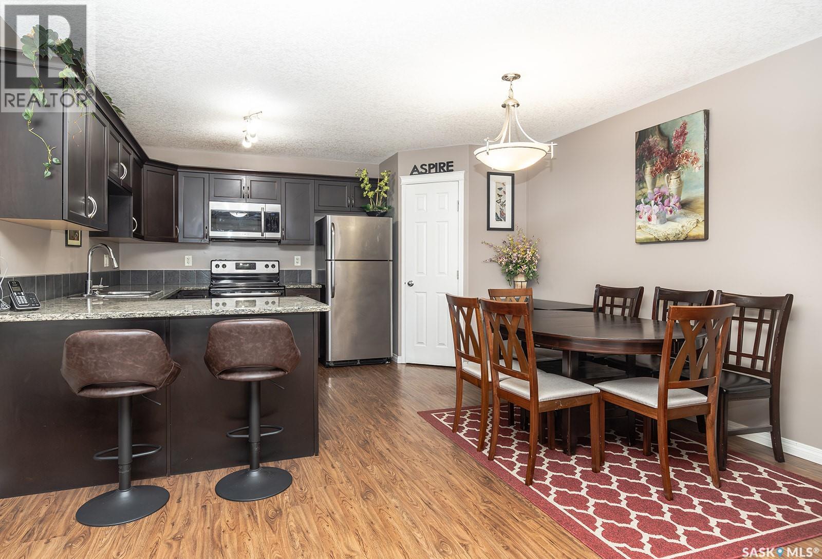 118 125 Willis Crescent, Saskatoon, SK - Indoor