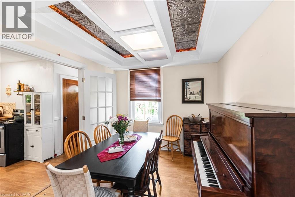 52 Cameron Avenue S, Hamilton, ON - Indoor Photo Showing Dining Room