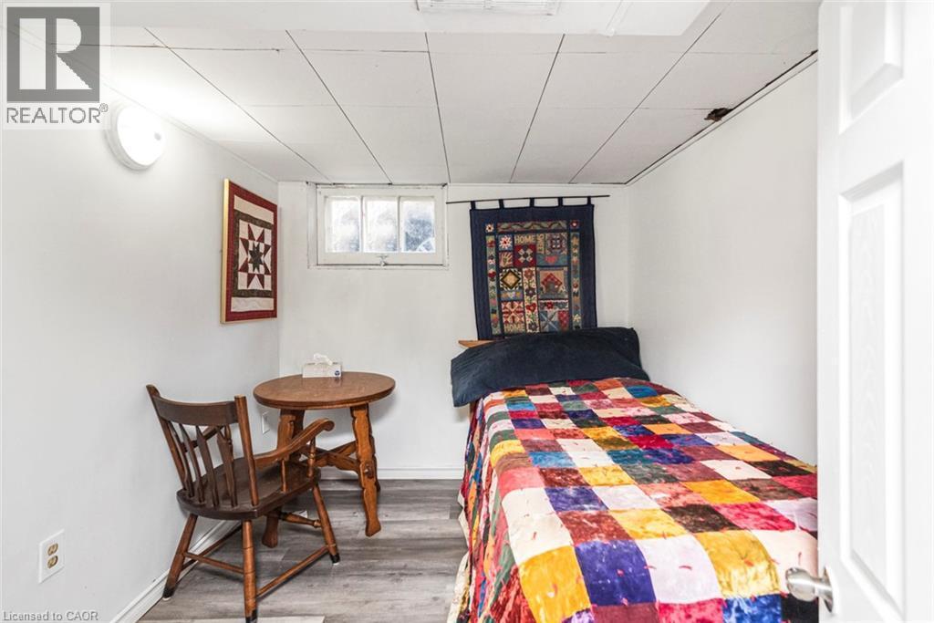 52 Cameron Avenue S, Hamilton, ON - Indoor Photo Showing Bedroom
