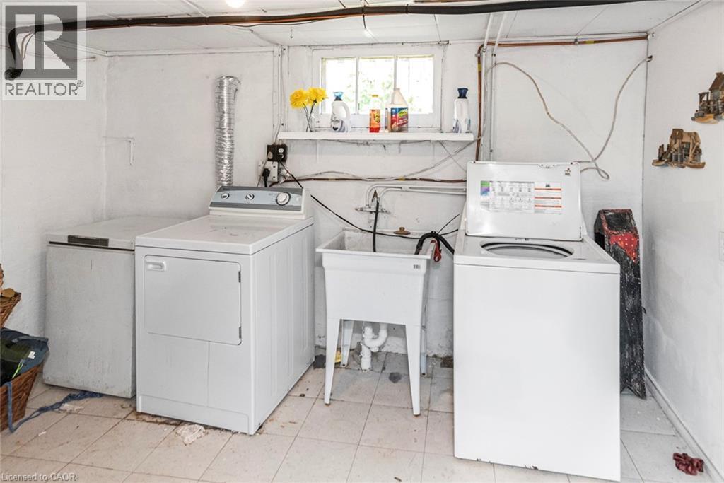 52 Cameron Avenue S, Hamilton, ON - Indoor Photo Showing Laundry Room