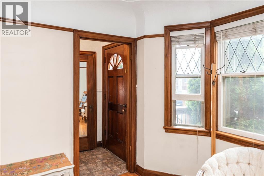 52 Cameron Avenue S, Hamilton, ON - Indoor Photo Showing Other Room
