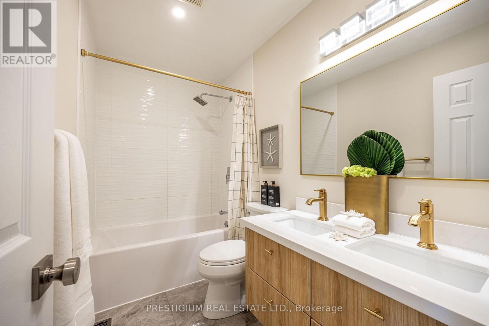 4094 Teakwood Drive, Mississauga, ON - Indoor Photo Showing Bathroom