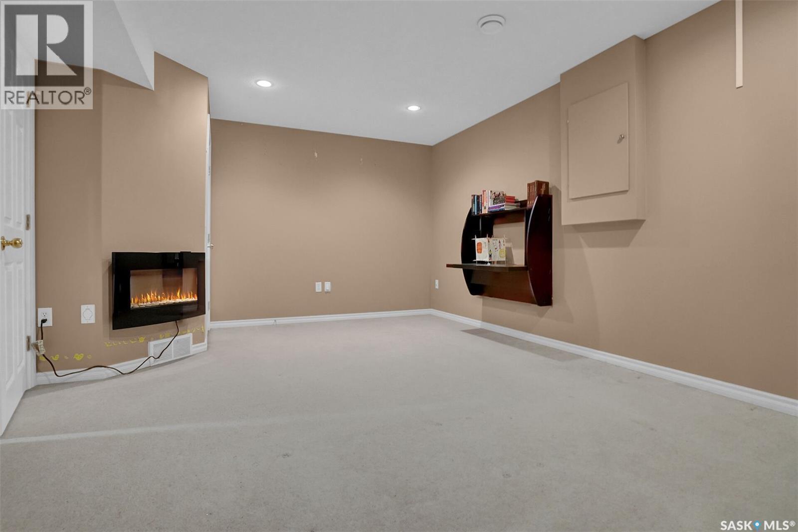 2 3101 Tregarva Road E, Regina, SK - Indoor With Fireplace