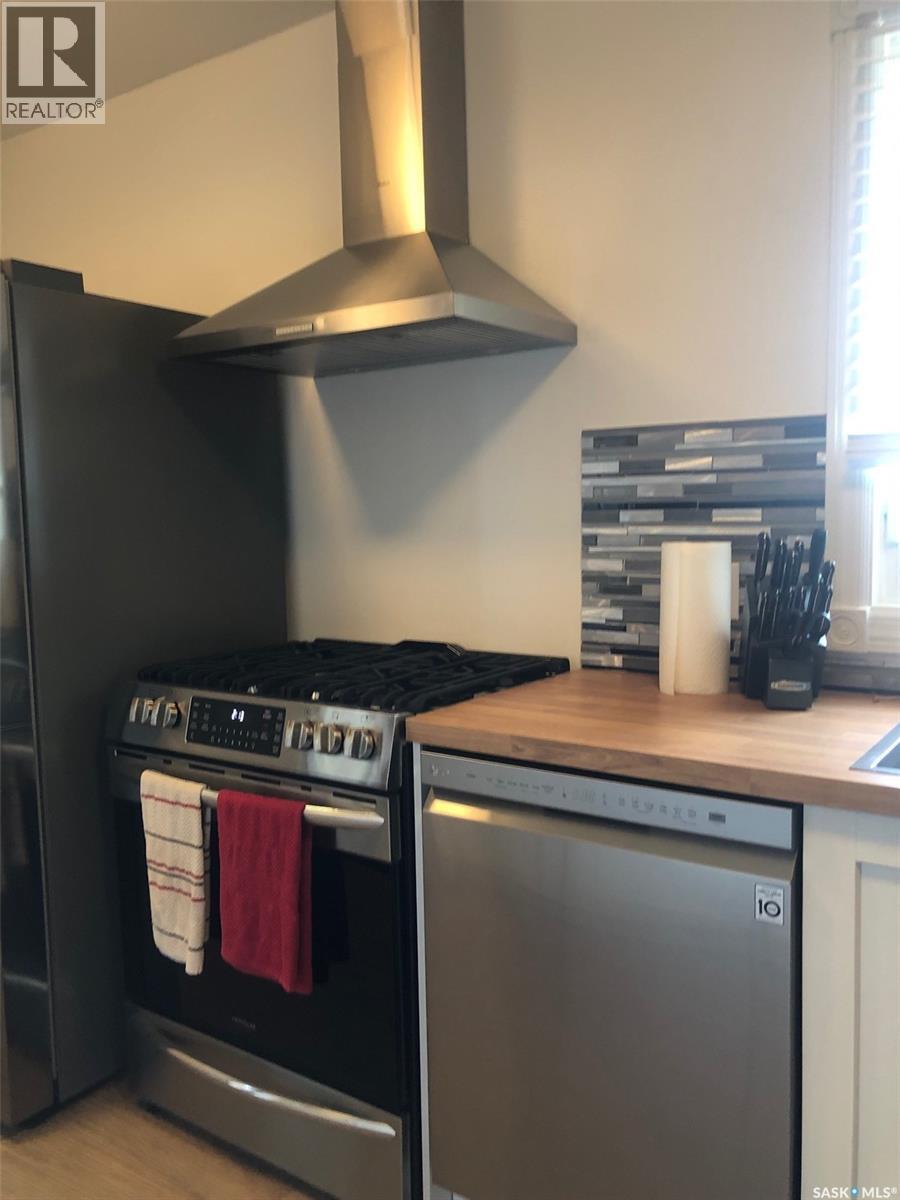 244 Northern Avenue, Canora, SK - Indoor Photo Showing Kitchen