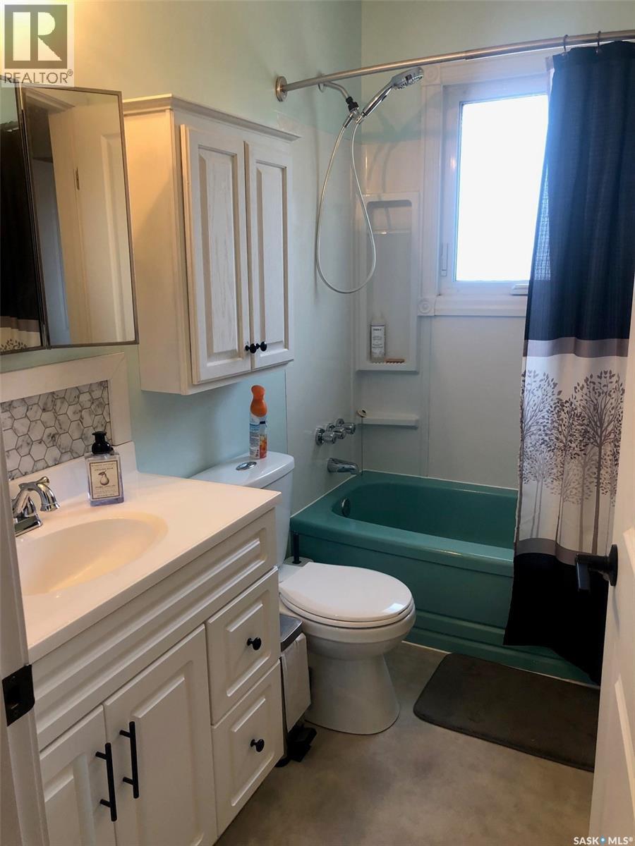 244 Northern Avenue, Canora, SK - Indoor Photo Showing Bathroom