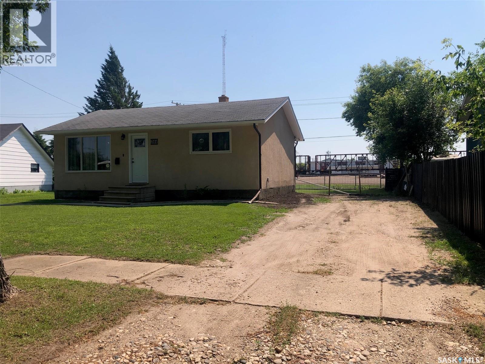 244 Northern Avenue, Canora, SK - Outdoor