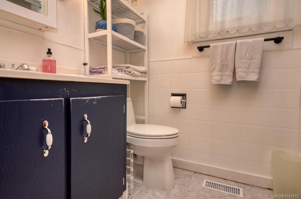 871 Fleming St, Esquimalt, BC