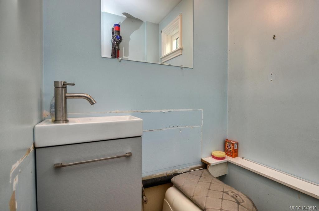 871 Fleming St, Esquimalt, BC