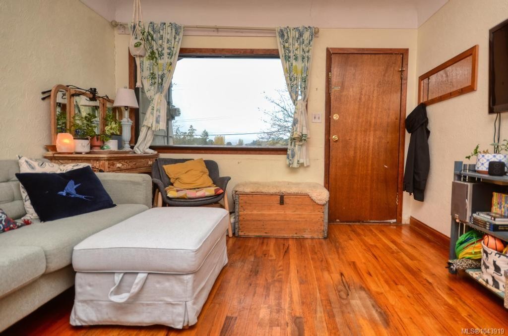 871 Fleming St, Esquimalt, BC