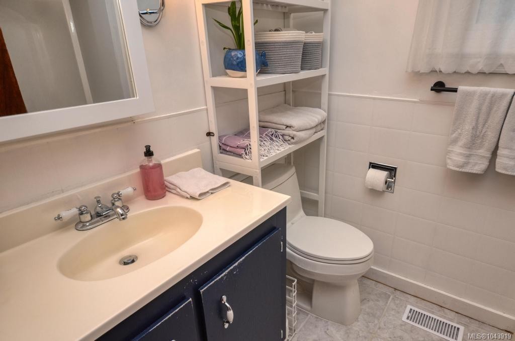 871 Fleming St, Esquimalt, BC