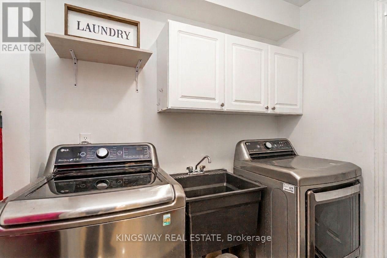 891 Stonebridge Avenue, Mississauga, ON - Indoor Photo Showing Laundry Room