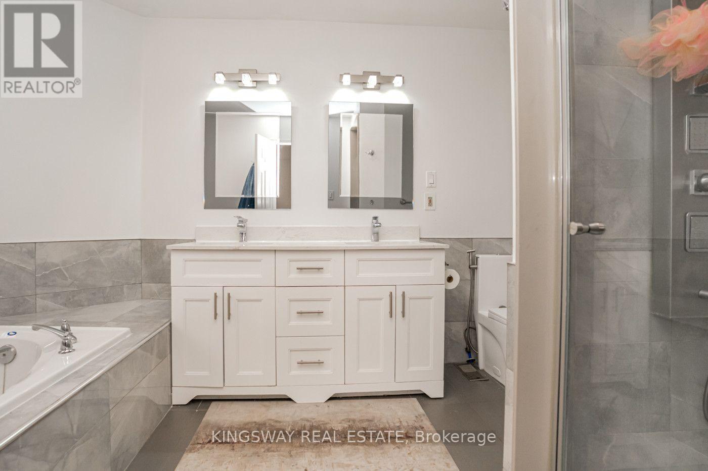 891 Stonebridge Avenue, Mississauga, ON - Indoor Photo Showing Bathroom