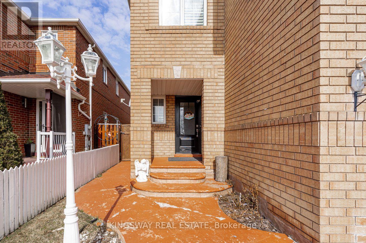 891 Stonebridge Avenue, Mississauga, ON - Outdoor