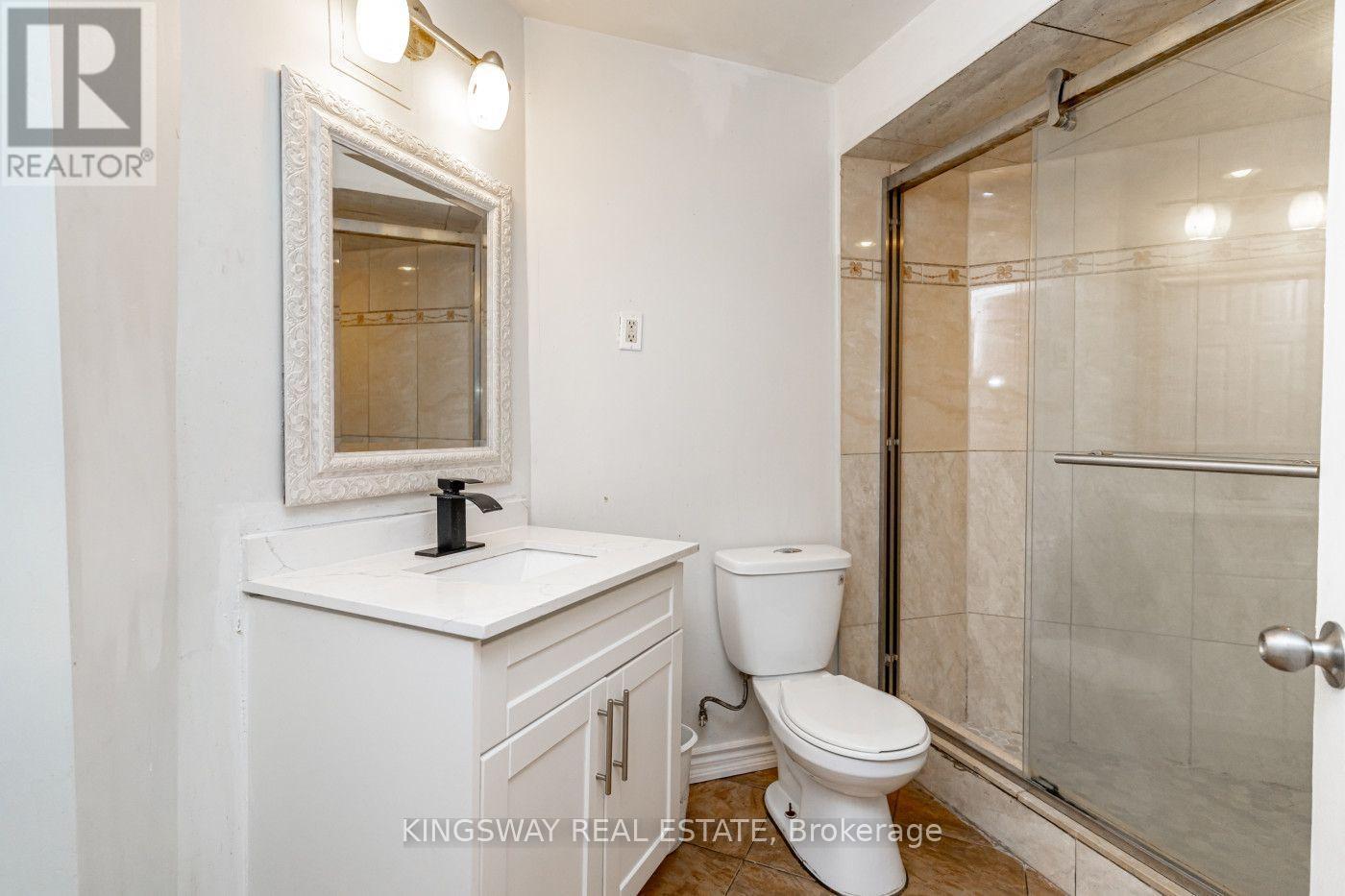 891 Stonebridge Avenue, Mississauga, ON - Indoor Photo Showing Bathroom
