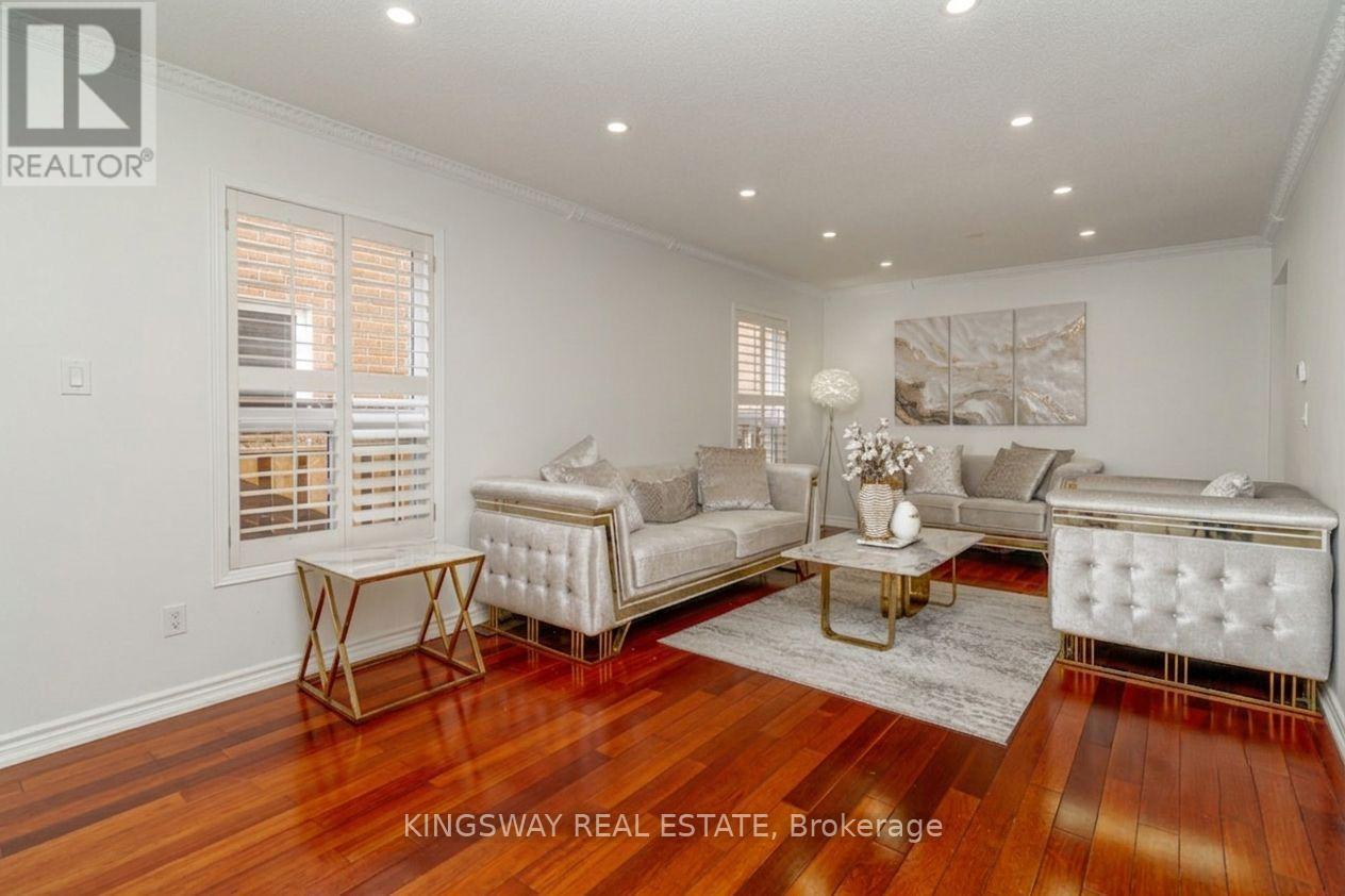 891 Stonebridge Avenue, Mississauga, ON - Indoor Photo Showing Living Room