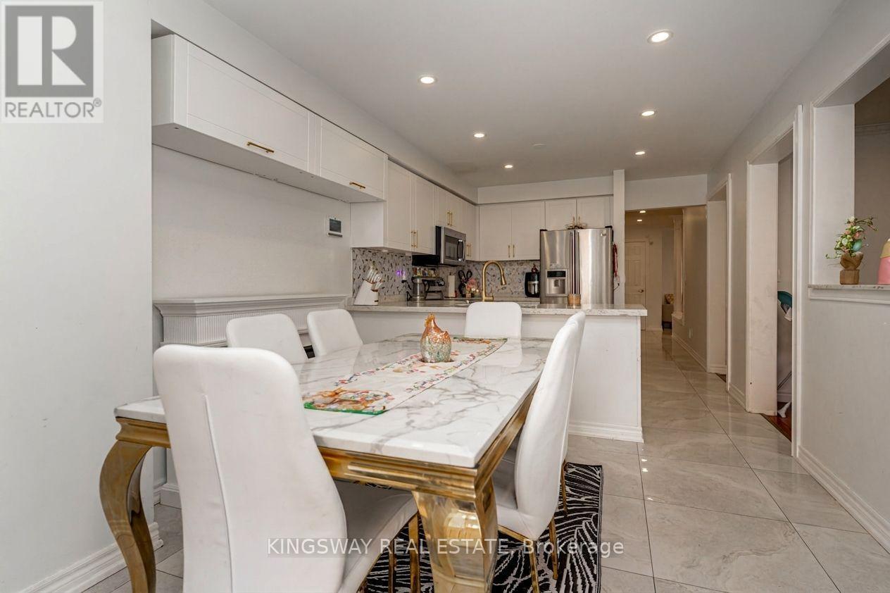 891 Stonebridge Avenue, Mississauga, ON - Indoor Photo Showing Dining Room