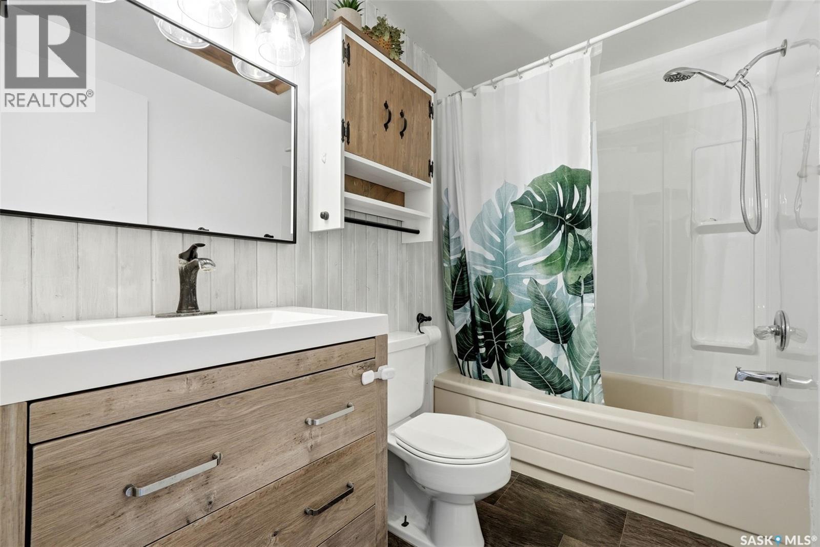213 Grove Avenue, Saskatchewan Beach, SK - Indoor Photo Showing Bathroom