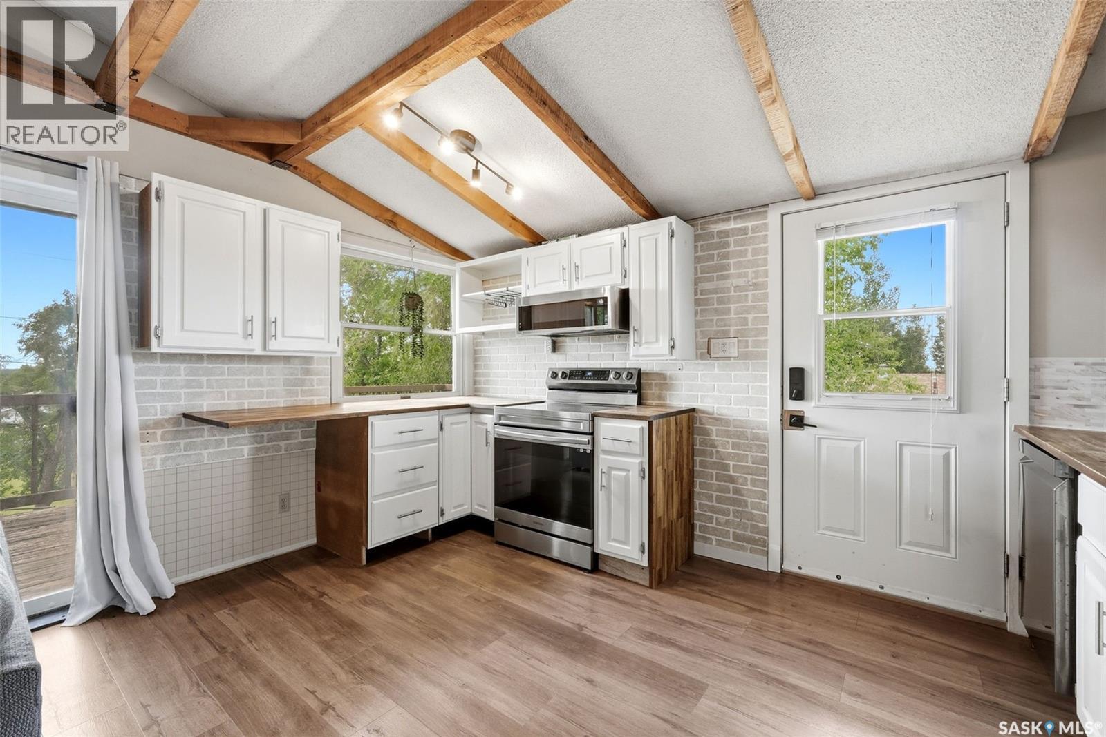213 Grove Avenue, Saskatchewan Beach, SK - Indoor Photo Showing Kitchen