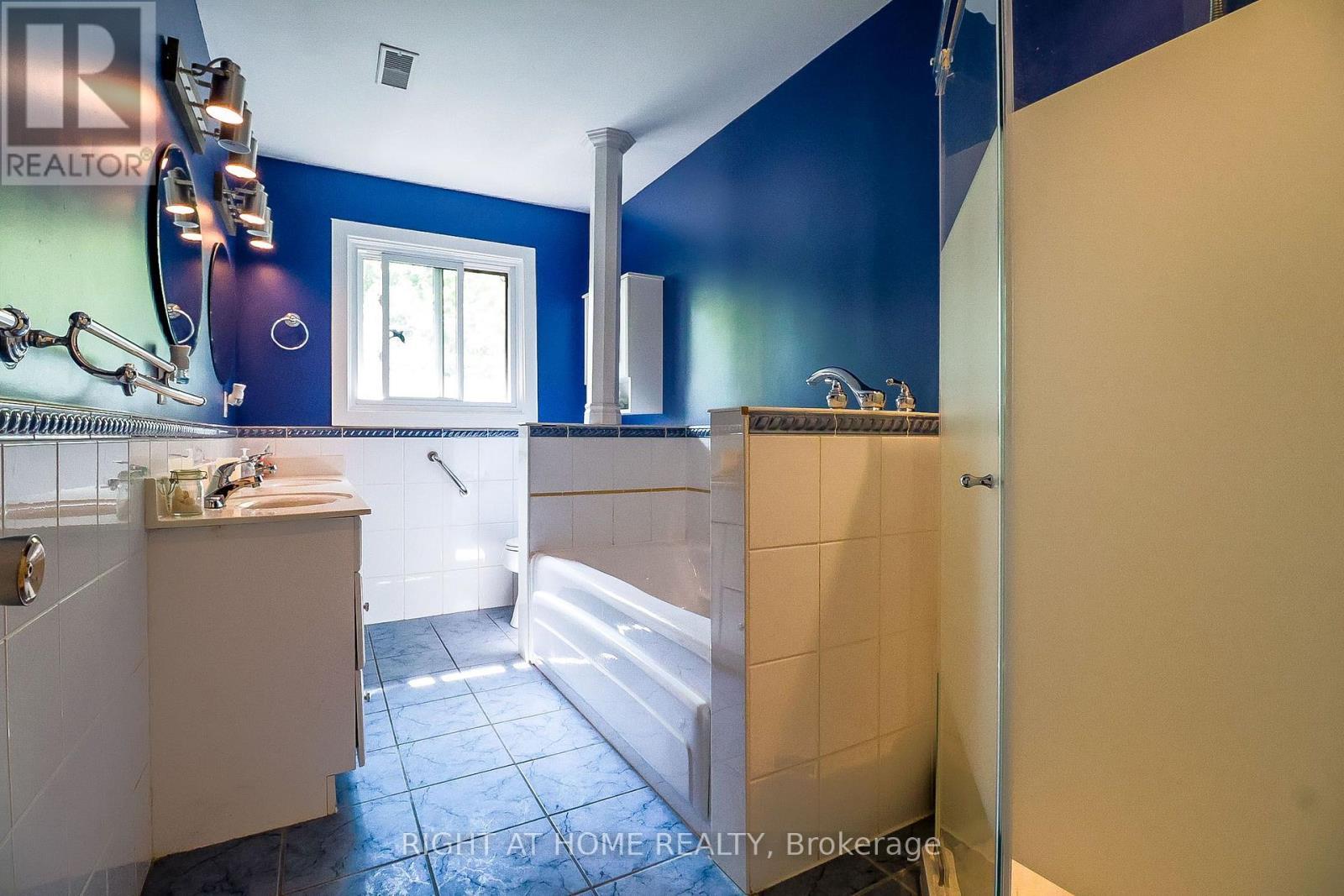 2 Cedarview Drive, Toronto, ON - Indoor