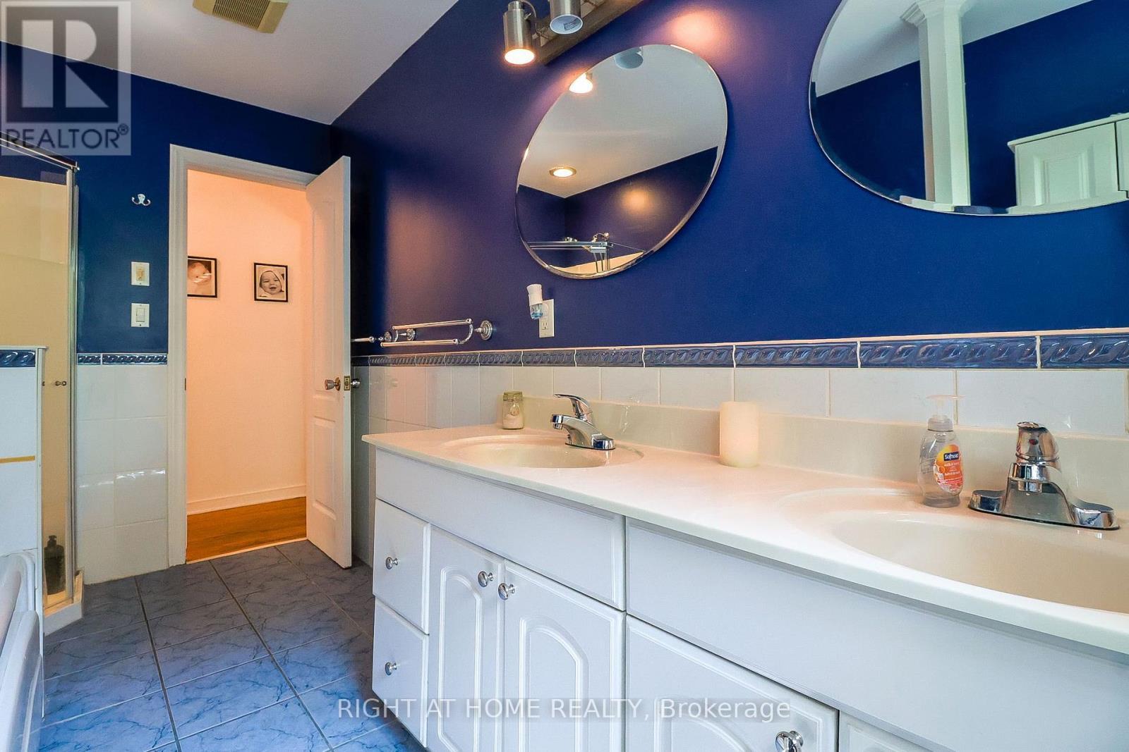 2 Cedarview Drive, Toronto, ON - Indoor Photo Showing Bathroom
