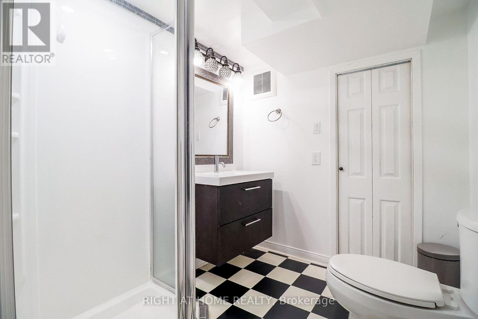 2 Cedarview Drive, Toronto, ON - Indoor Photo Showing Bathroom