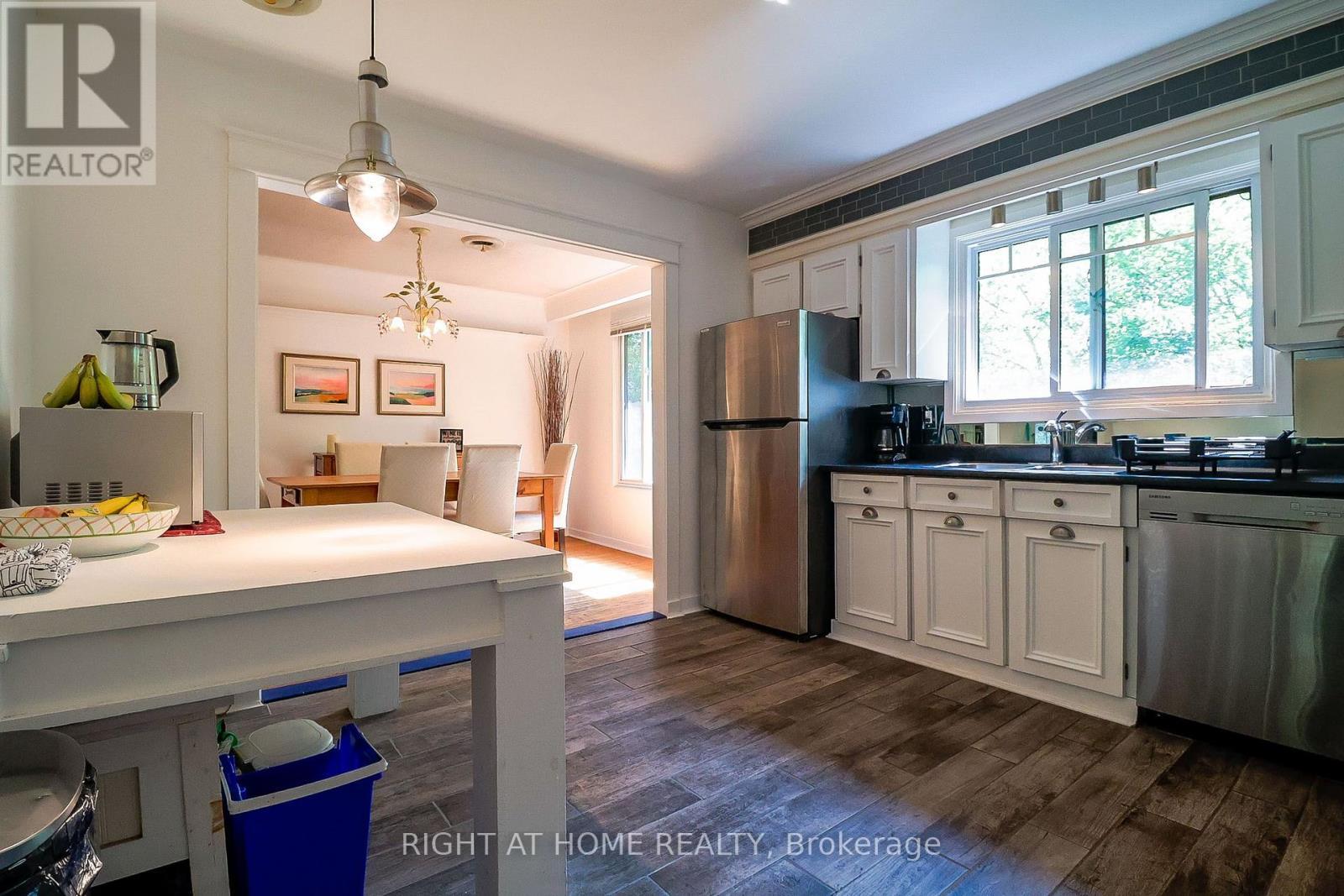 2 Cedarview Drive, Toronto, ON - Indoor Photo Showing Kitchen
