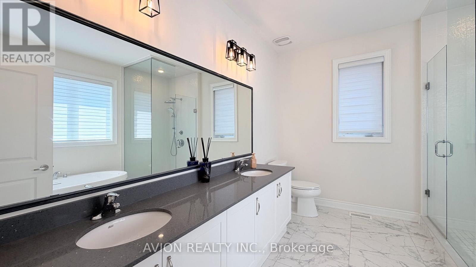 76 Maple Fields Circle, Aurora, ON - Indoor Photo Showing Bathroom