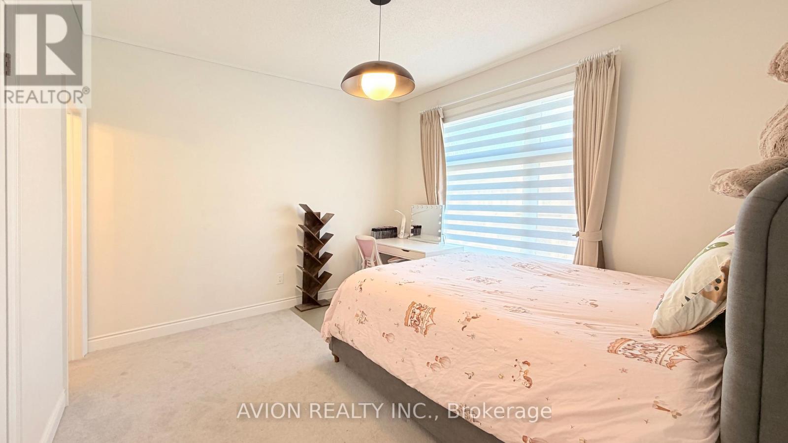 76 Maple Fields Circle, Aurora, ON - Indoor Photo Showing Bedroom