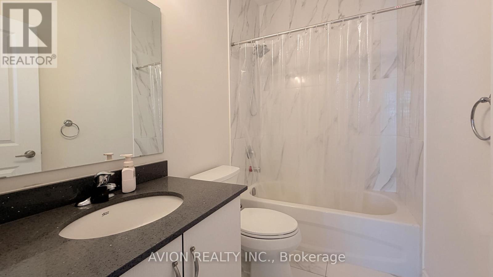 76 Maple Fields Circle, Aurora, ON - Indoor Photo Showing Bathroom