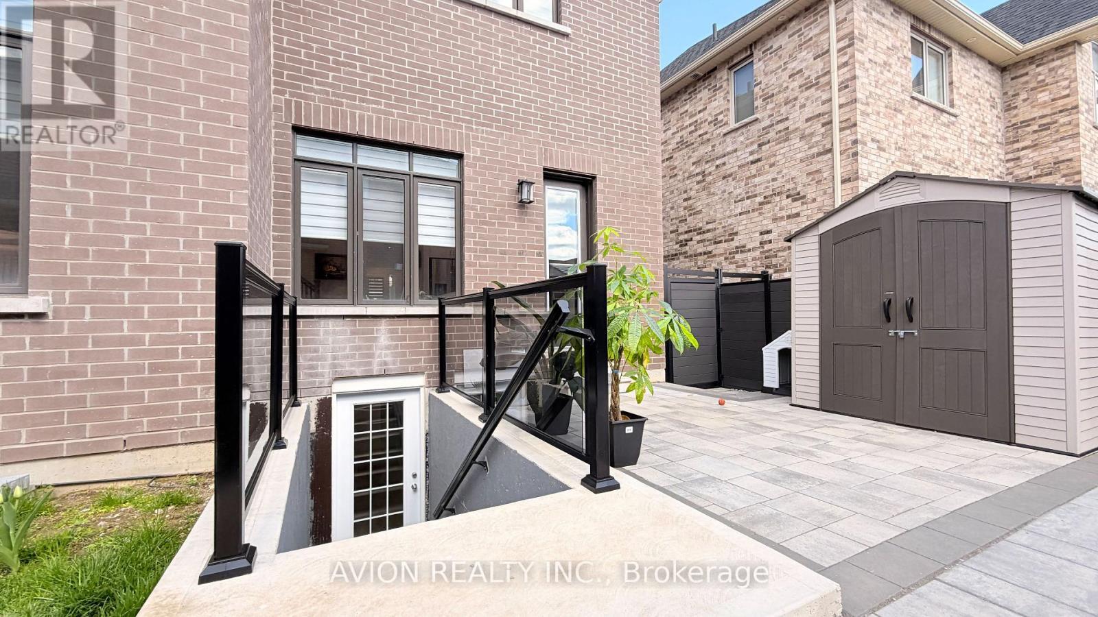 76 Maple Fields Circle, Aurora, ON - Outdoor With Exterior