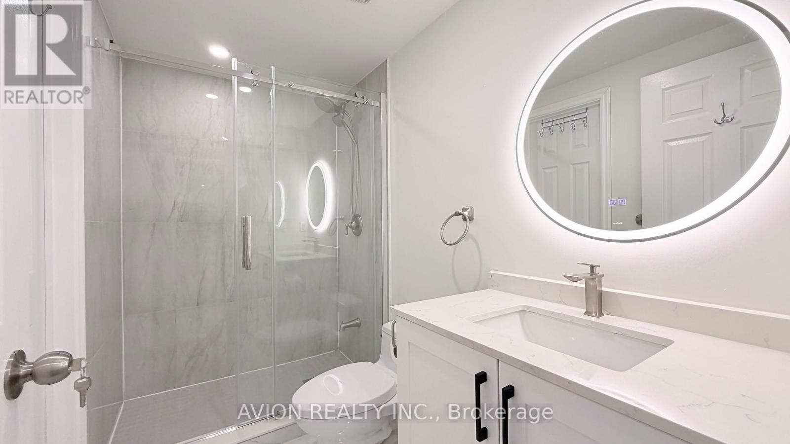76 Maple Fields Circle, Aurora, ON - Indoor Photo Showing Bathroom