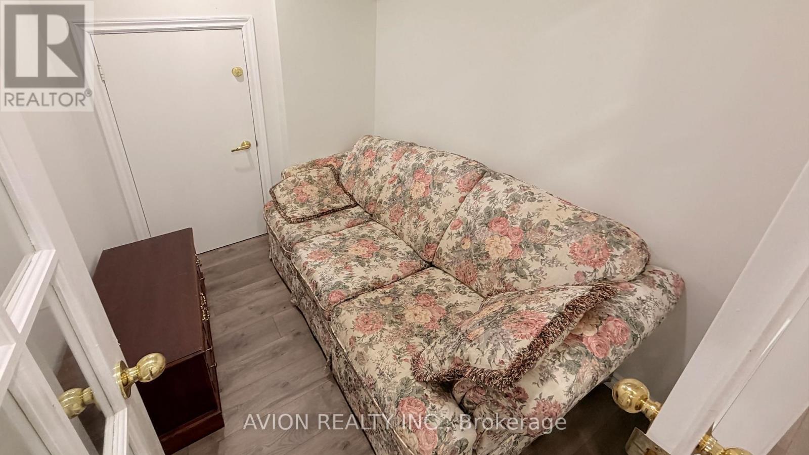 76 Maple Fields Circle, Aurora, ON - Indoor Photo Showing Other Room