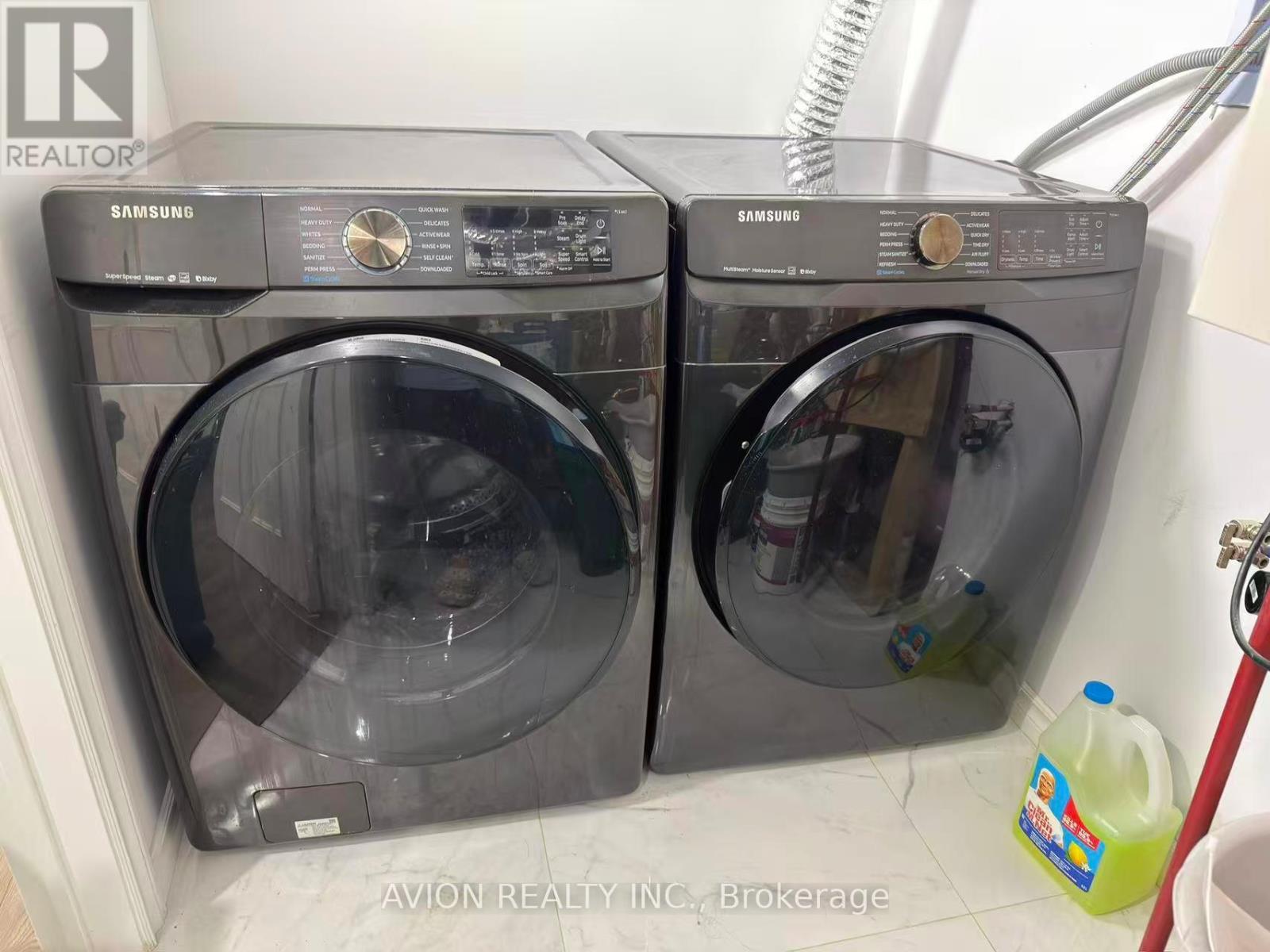 76 Maple Fields Circle, Aurora, ON - Indoor Photo Showing Laundry Room
