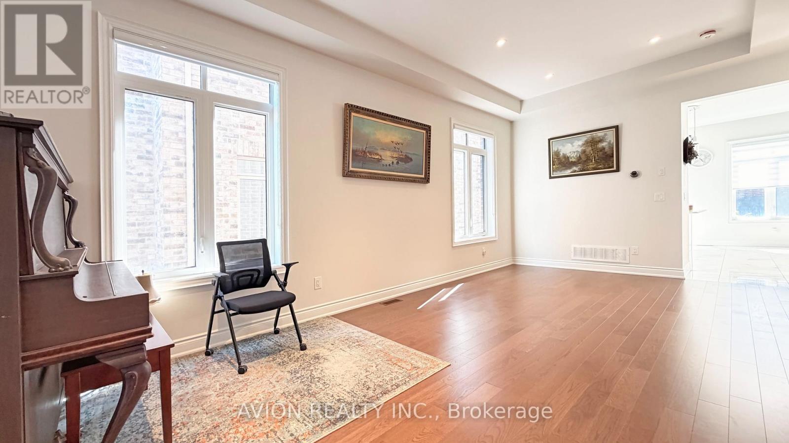 76 Maple Fields Circle, Aurora, ON - Indoor Photo Showing Other Room