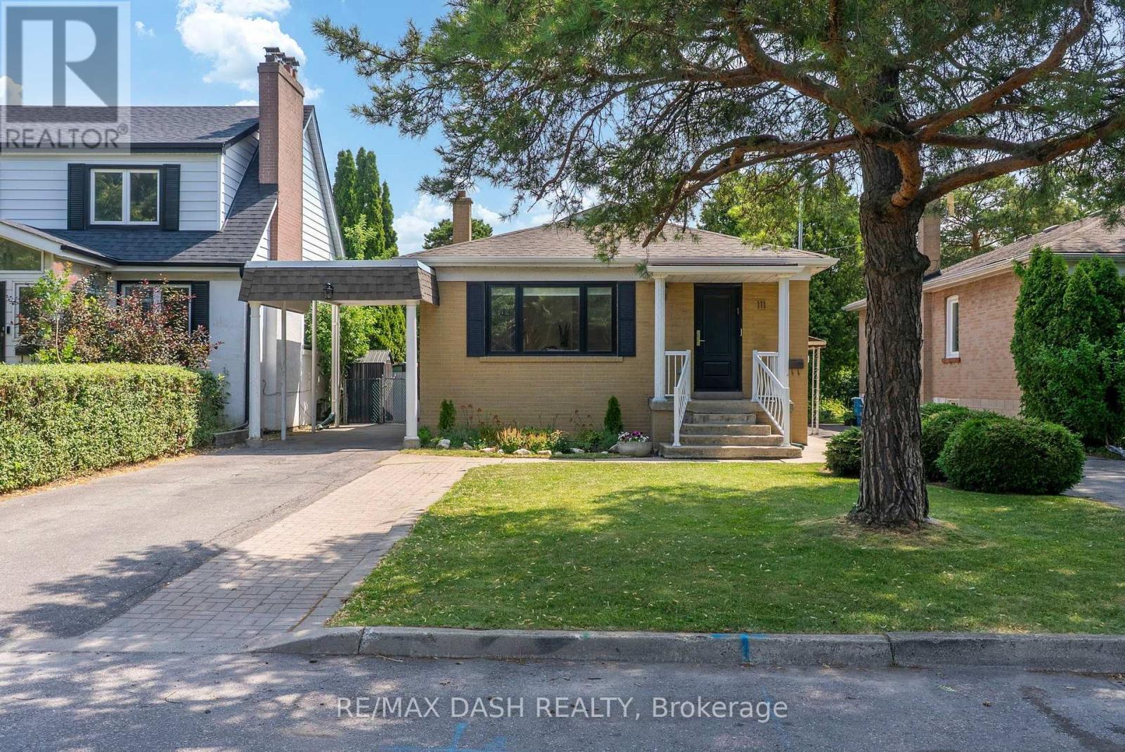 111 Gorman Park Road, Toronto, ON - Outdoor With Facade