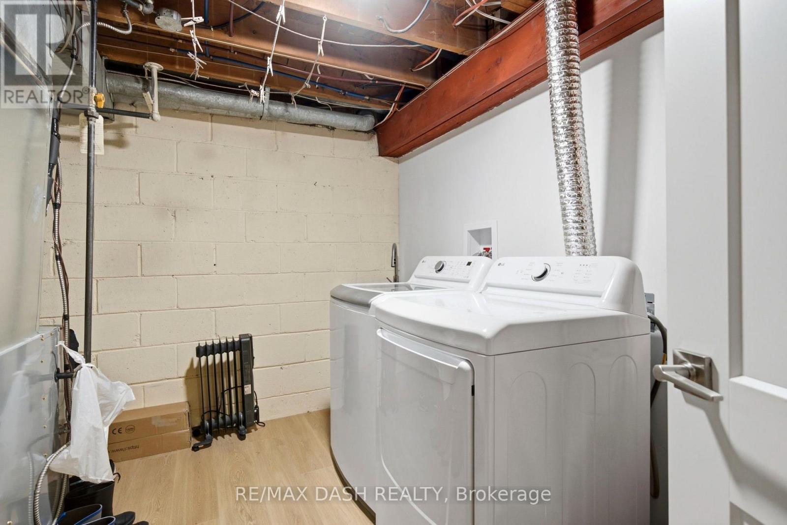 111 Gorman Park Road, Toronto, ON - Indoor Photo Showing Laundry Room