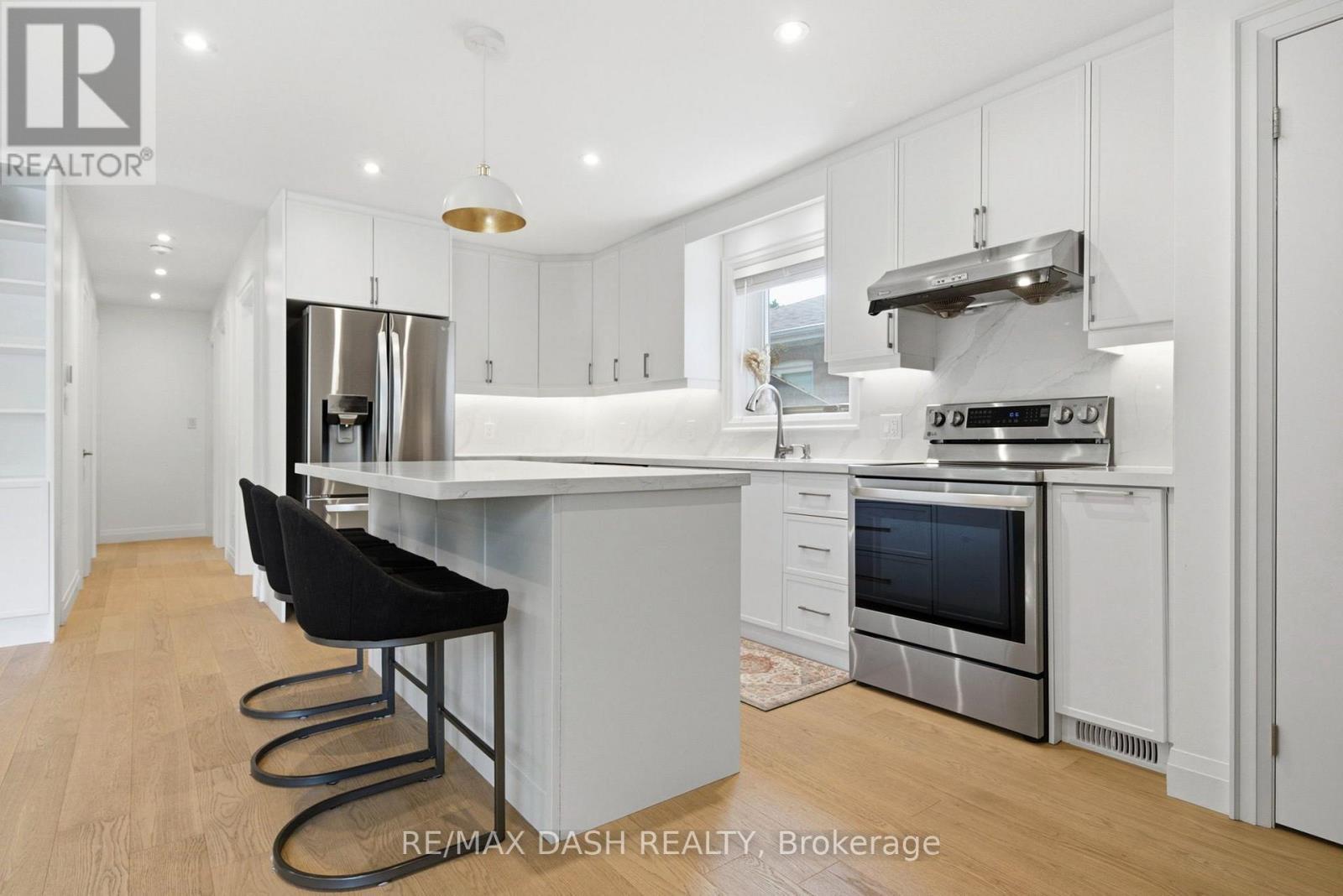 111 Gorman Park Road, Toronto, ON - Indoor Photo Showing Kitchen With Upgraded Kitchen