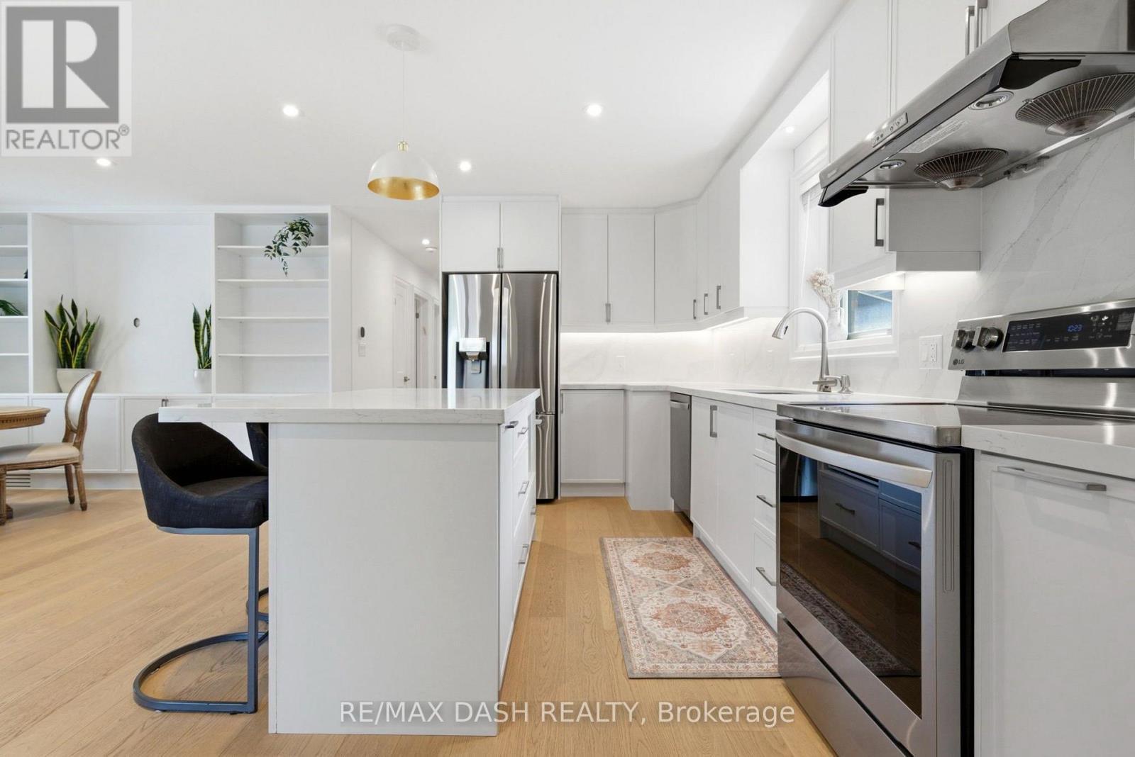 111 Gorman Park Road, Toronto, ON - Indoor Photo Showing Kitchen With Upgraded Kitchen