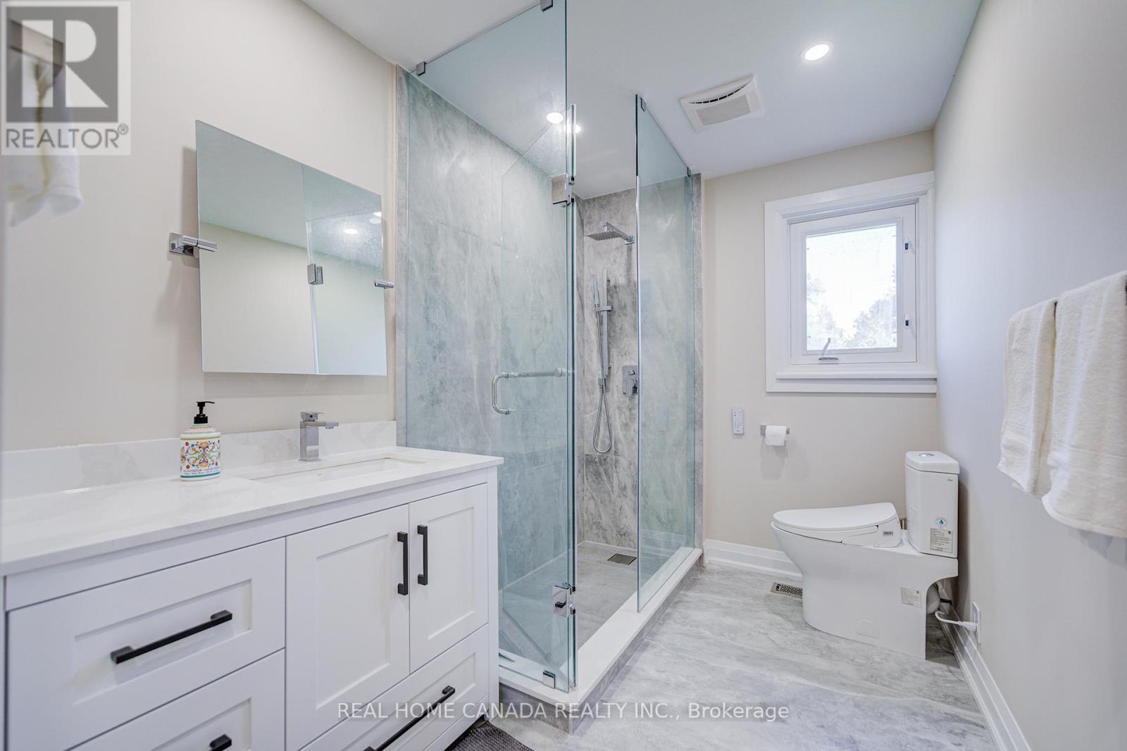 29 Ellesboro Drive, Mississauga, ON - Indoor Photo Showing Bathroom