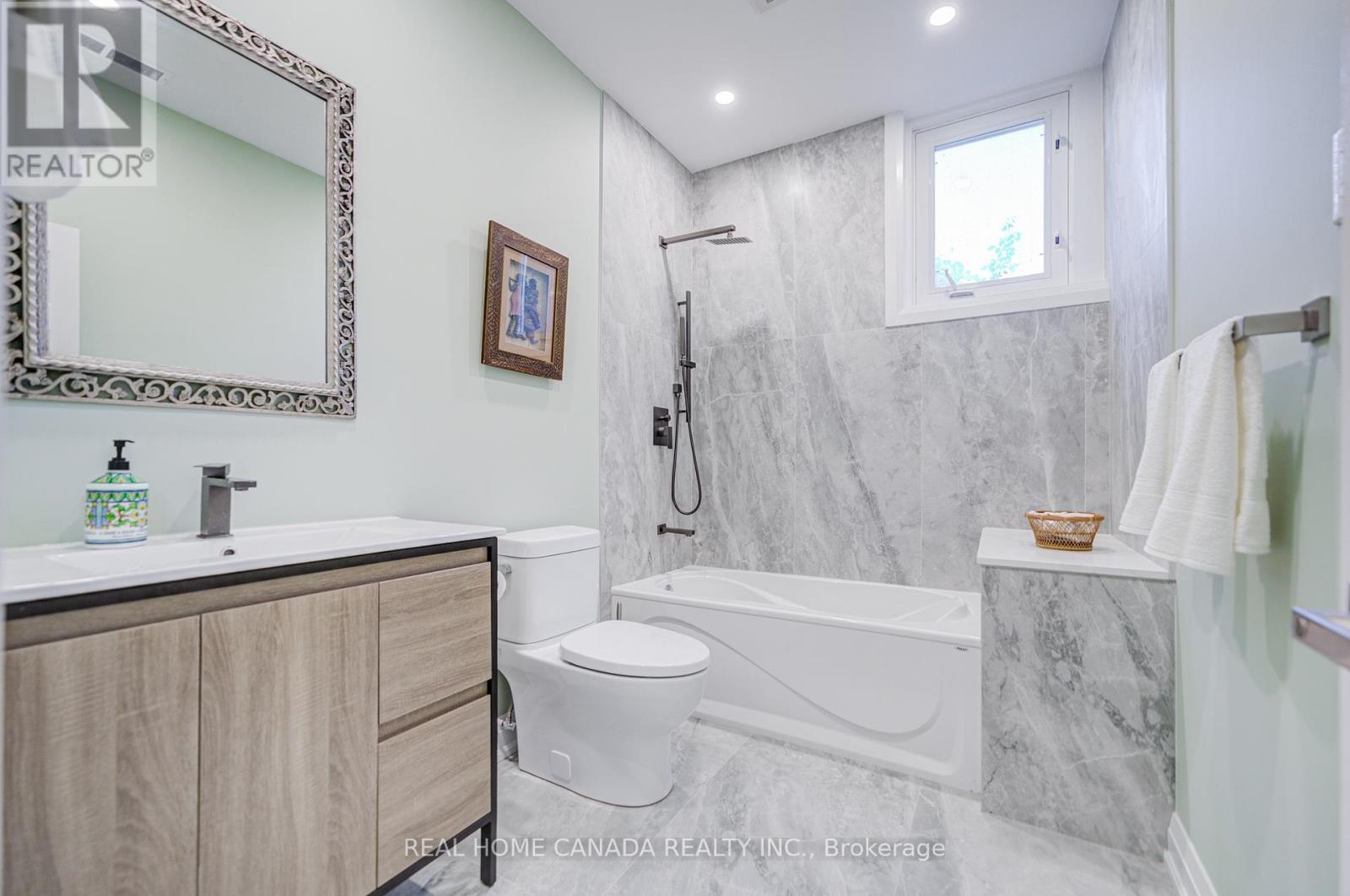29 Ellesboro Drive, Mississauga, ON - Indoor Photo Showing Bathroom