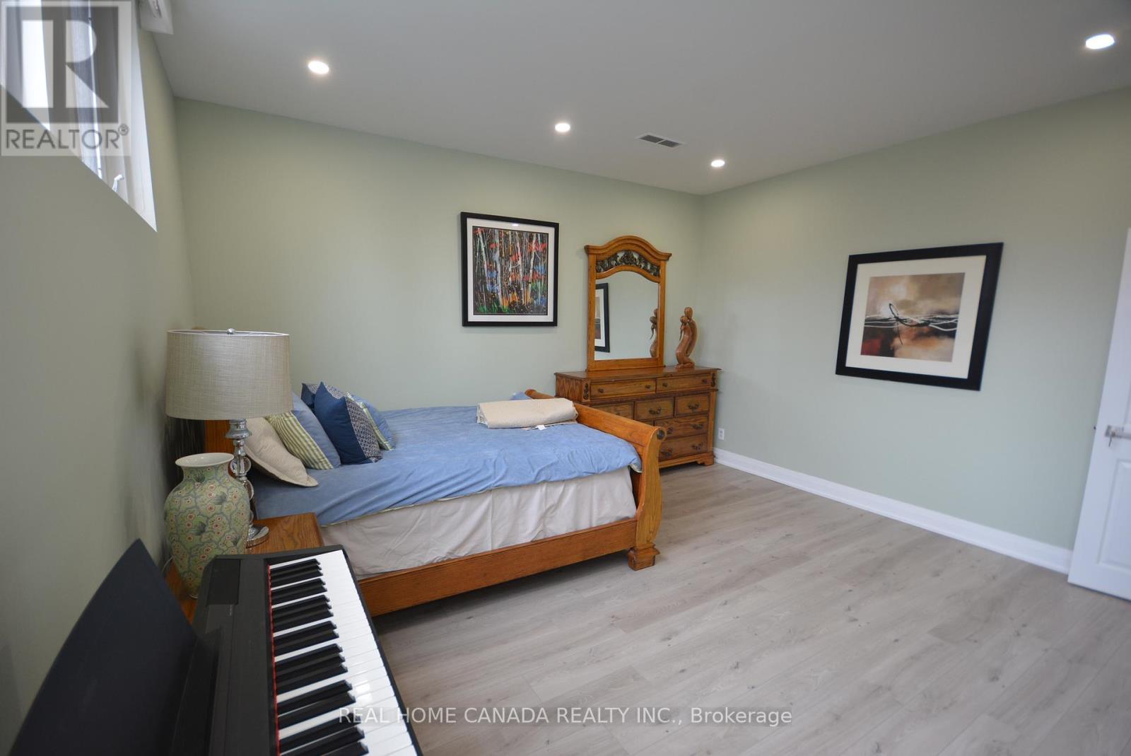29 Ellesboro Drive, Mississauga, ON - Indoor Photo Showing Bedroom