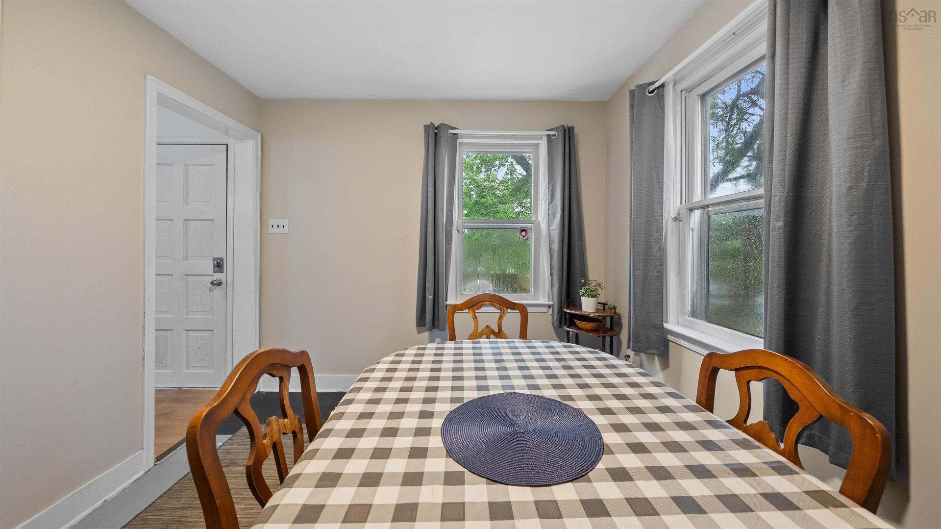 39 Punch Bowl Drive, Halifax, NS - Indoor Photo Showing Dining Room