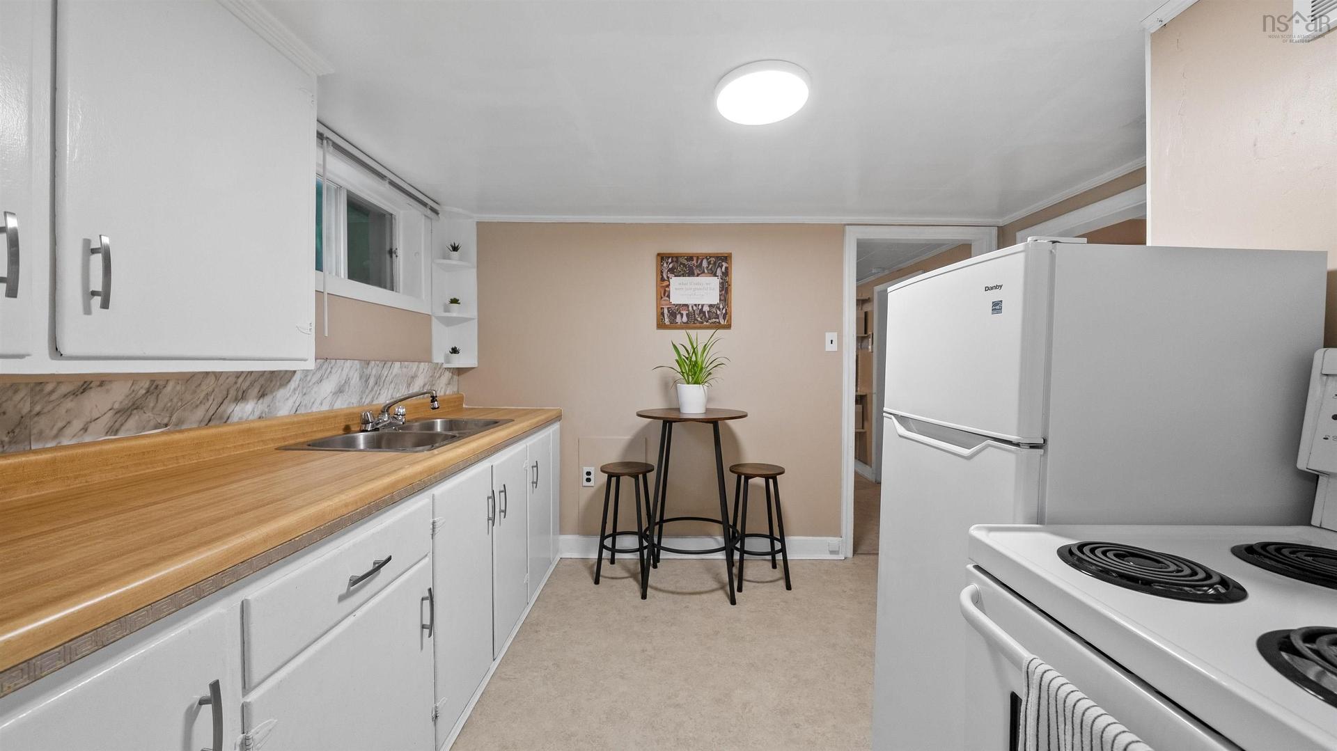 39 Punch Bowl Drive, Halifax, NS - Indoor Photo Showing Kitchen With Double Sink