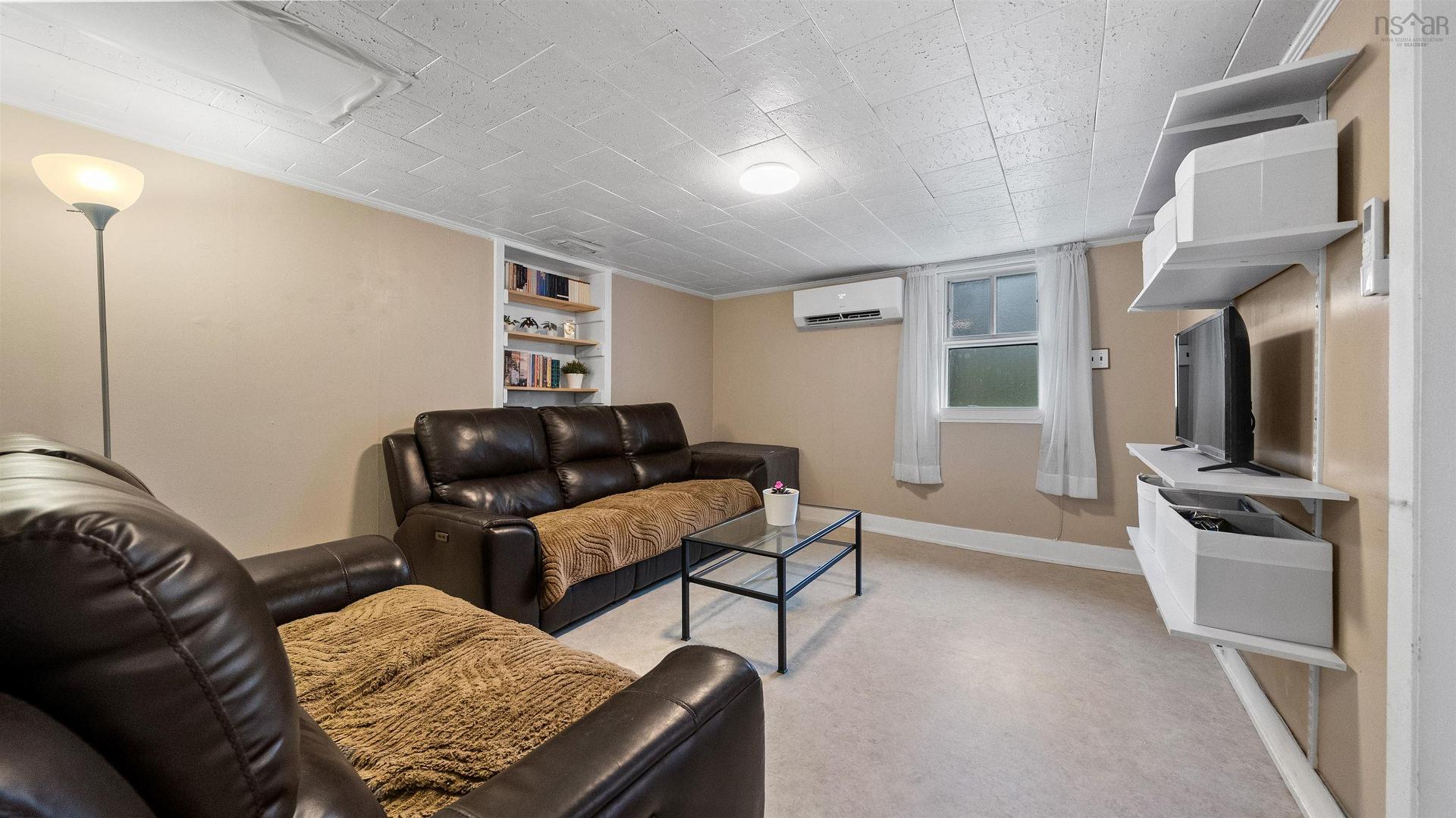 39 Punch Bowl Drive, Halifax, NS - Indoor